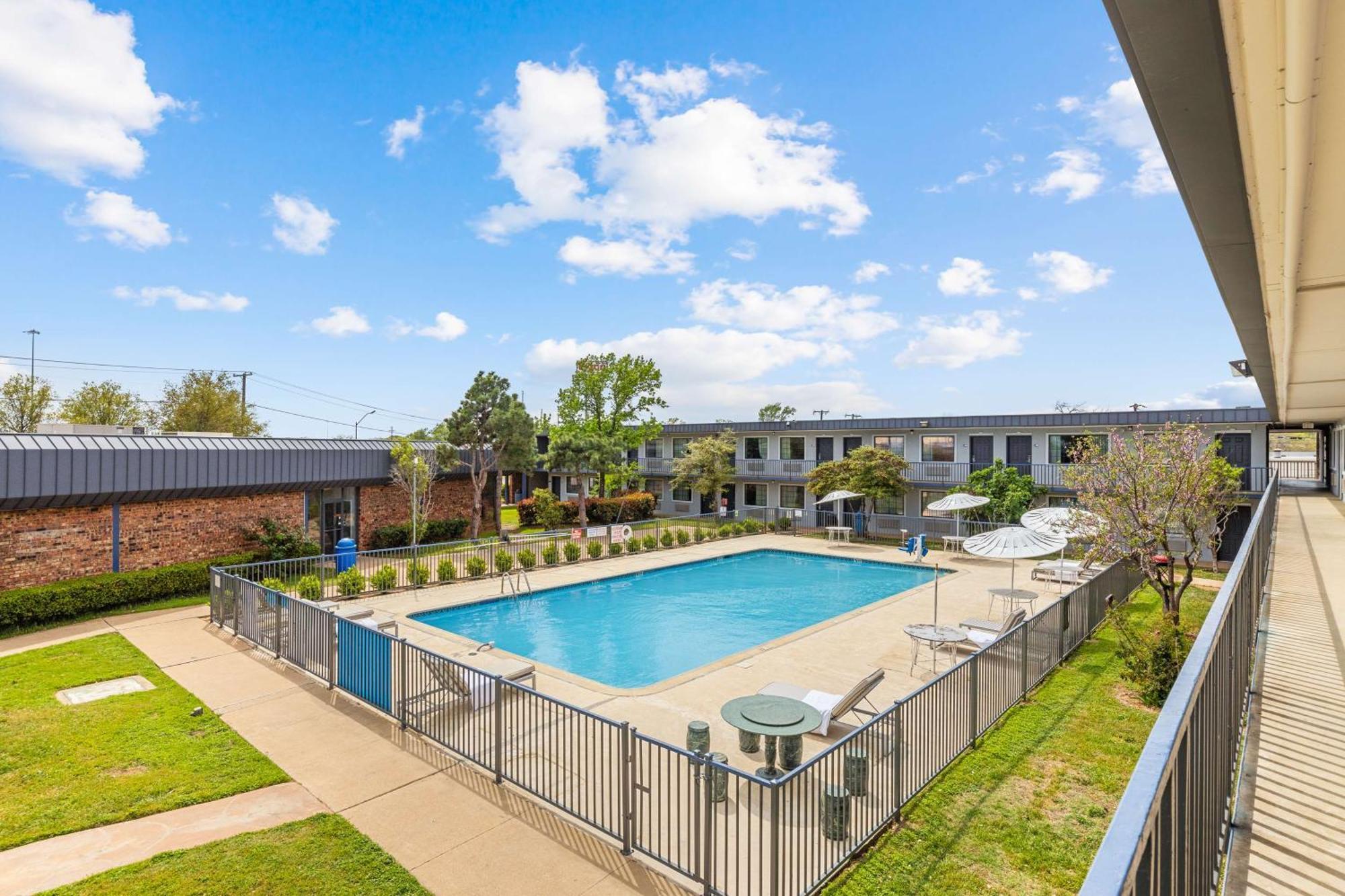 Americas Best Value Inn Fort Worth/Hurst Richland Hills Exterior photo
